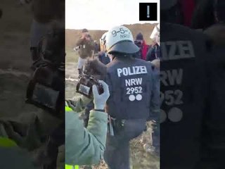 A ativista Greta Thunberg é detida na Alemanha #shorts