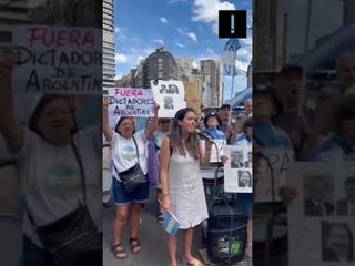 Manifestantes protestam contra presença de membros de ditaduras na Celac, na Argentina #shorts