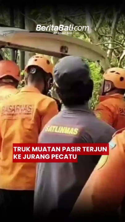 Truk Muatan Pasir Terjun ke Jurang Pecatu