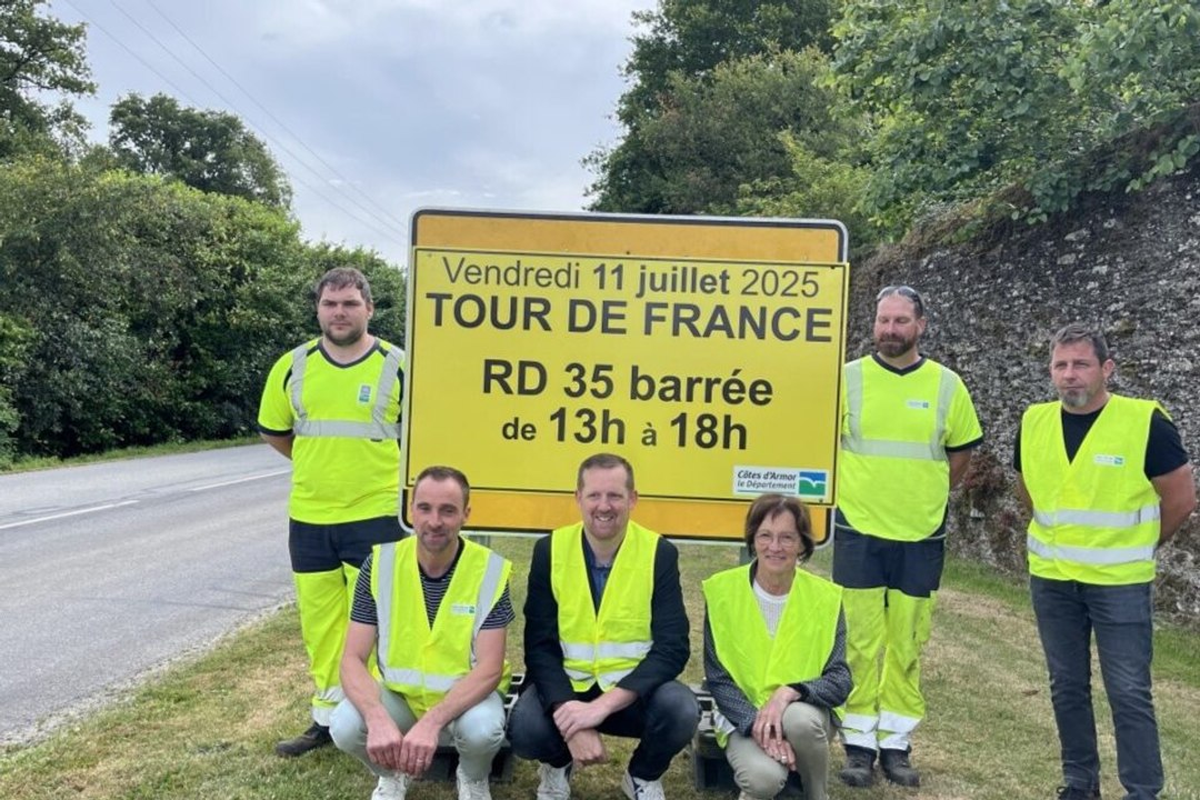 Côtes-d'Armor : des panneaux pour le Tour de France à Guerlédan