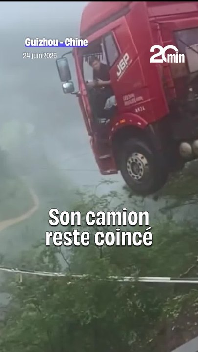 Chine : Un camion bloqué au bord du vide