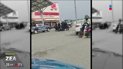 Hombre es detenido con violencia en el estacionamiento de un supermercado