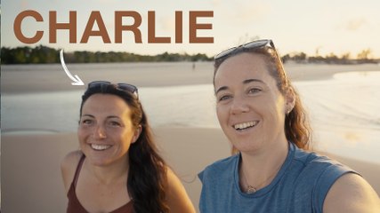 Rencontre inattendue sur une plage paradisiaque 🌴