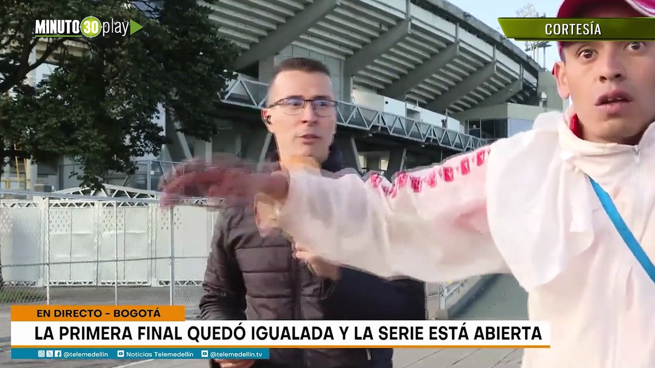¡Qué nuestra vida no corra peligro! Equipo de deportes de Telemedellín fue atacado por hinchas de Santa Fe a las afueras de El Campín