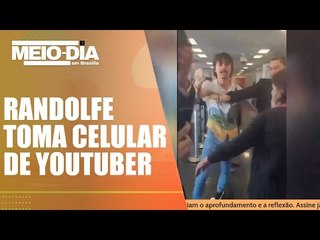 Randolfe toma celular de youtuber do "tchutchuca do centrão"