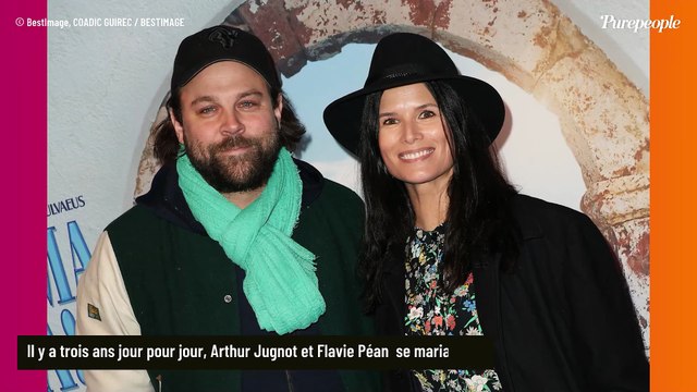 Arthur, le fils de Gérard Jugnot, marié à une actrice : “Tant d’amour, de bonheur”, les nouvelles photos de leur union célébrée dans le sud de la France