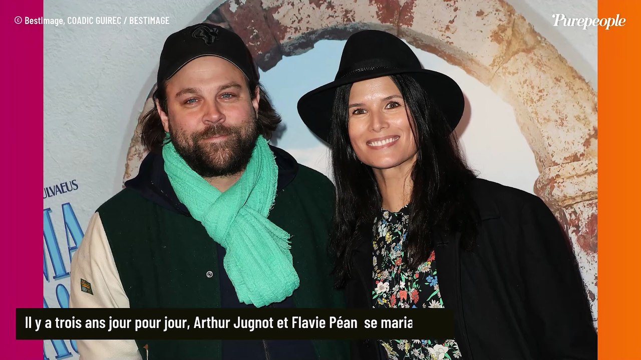 Arthur, le fils de Gérard Jugnot, marié à une actrice : “Tant d’amour, de bonheur”, les nouvelles photos de leur union célébrée dans le sud de la France
