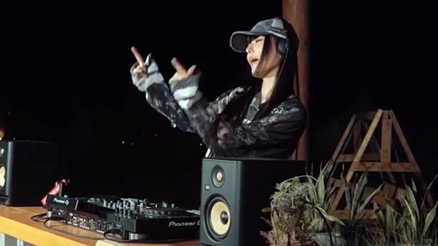 YOUNA - Melodic Techno Progressive House DJ Mix 14 @ Badaya Camp I Dubai - YouTube (720p)