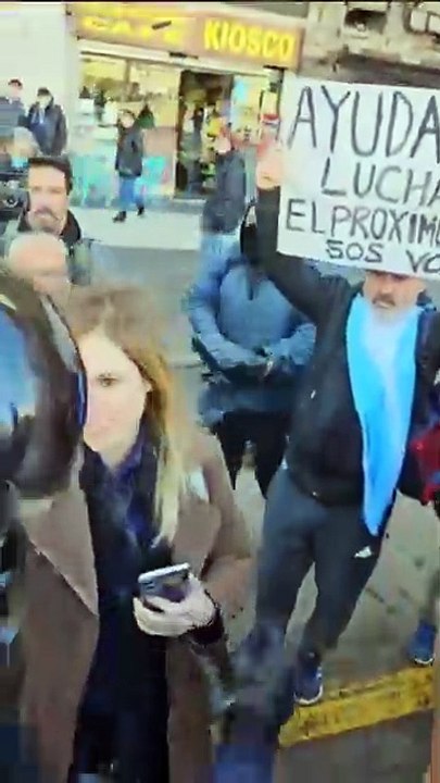 Lilia Lemoine, entre el cosplay y el bochorno: su nuevo show libertario frente a los jubilados que exigen dignidad