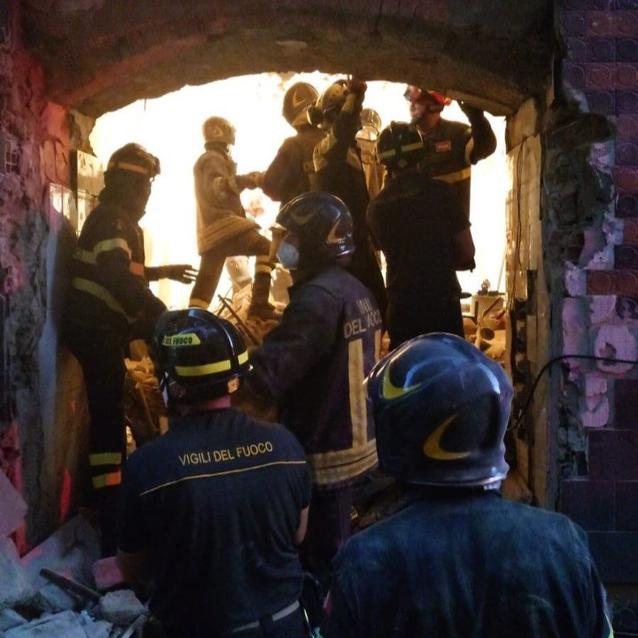 Napoli, esplosione in via Foria: un morto e 4 feriti (25.06.25)