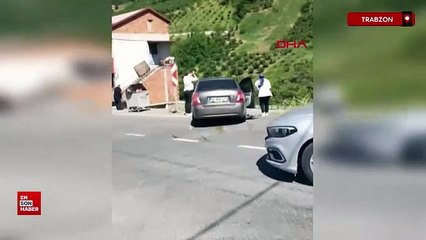 Trabzon’da hafif ticari aracın dereye yuvarlandığı kaza anı