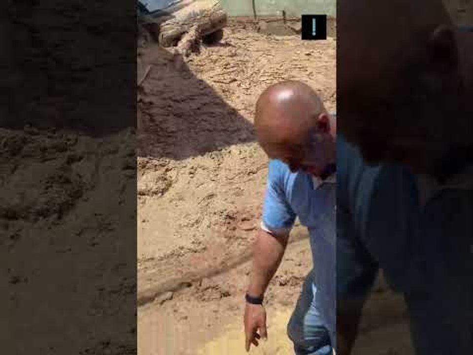 Voluntários trabalham para limpar as ruas de São Sebastião após as chuvas do fim de semana #shorts