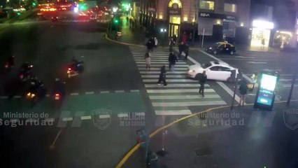 Atropelló a una agente de tránsito en el Microcentro y fue detenido