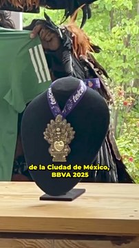 UNA BELLEZA las playeras y medallas que se otorgarán en el Maratón y medio Maratón de la Ciudad de México 2025. 🇲🇽¿Qué tal?