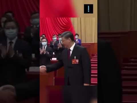 Xi Jinping é aplaudido de pé após ser reeleito para 3º mandato inédito no parlamento chinês #shorts