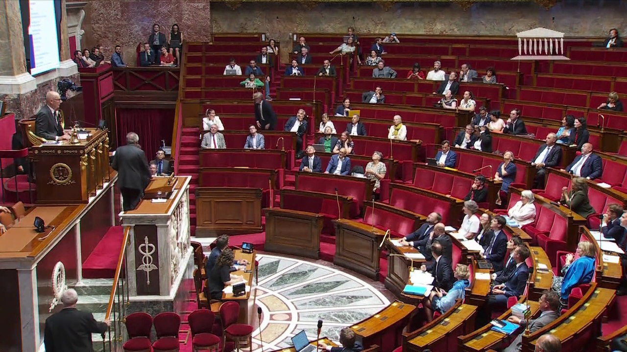 Orages sur Paris : François Bayrou, le premier ministre, s’est plaint hier soir à la tribune de l''assemblée d’avoir reçu quelques gouttes de pluie pendant son discours, provoquant une suspension de séance