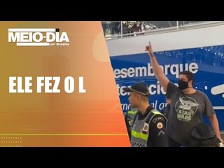 Passageiro do voo de Bolsonaro é hostilizado por demonstrar apoio a Lula
