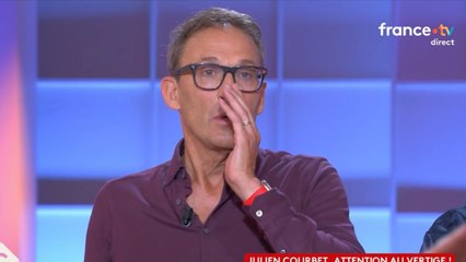 Julien Courbet gêné par les images du pire moment de sa carrière : “De le revoir, ça me met mal à l’aise”