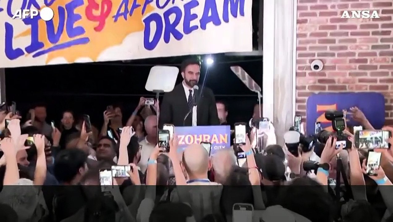 Zohran Mamdani dichiara la vittoria alle primarie dem di New York