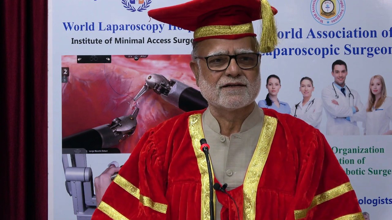 Honoring Padma Bhushan Prabhu Chawla at the World Laparoscopy Hospital during Fellowship Convocation