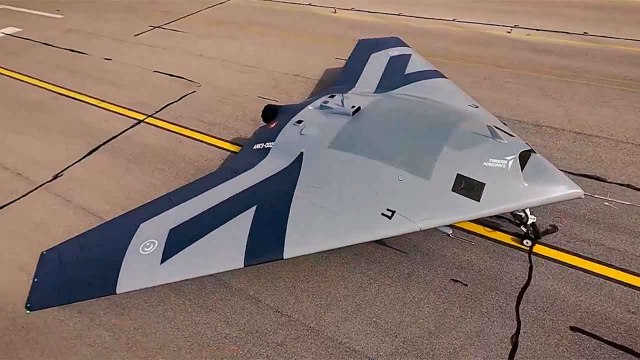 Twee ANKA‑3-drones voeren ceremoniële vlucht uit ter ere van 110 jaar overwinning van Çanakkale