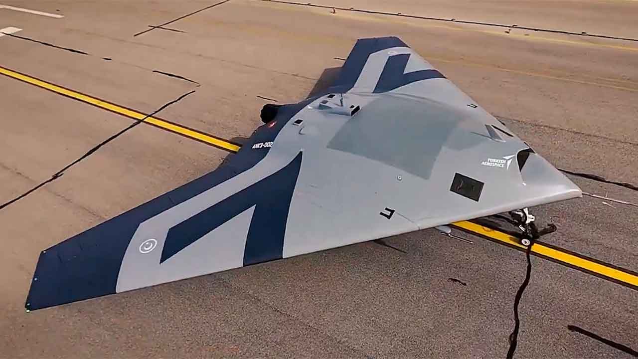 ANKA‑3無人機2機がチャナッカレ勝利110周年を記念して儀礼飛行を実施