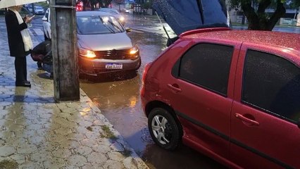 Mais um acidente é registrado na rotatória da Rua Manaus, no Bairro Tropical