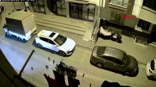 Esenyurt'ta kasklı motosiklet hırsızları kamerada