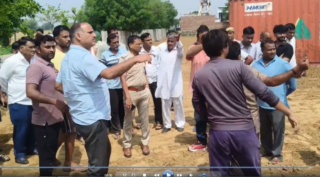 जमीन विवाद को लेकर दो पक्षों में खूनी संघर्ष