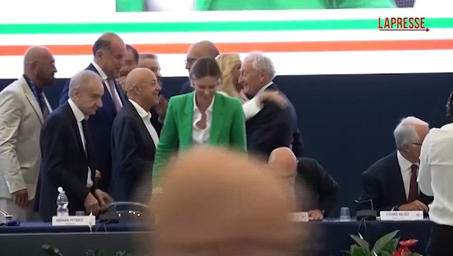Coni, Buonfiglio il nuovo presidente. Gli applausi, l?emozione e l?abbraccio con lo sfidante Pancalli