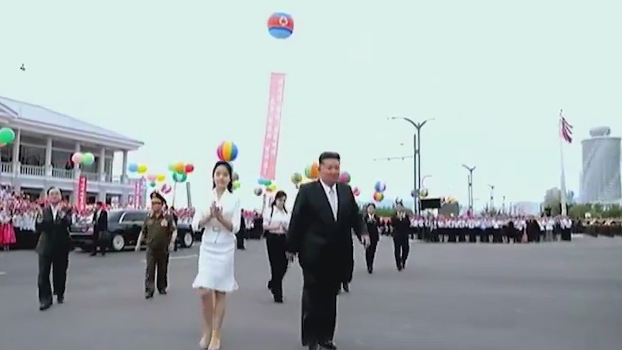 La esposa de Kim Jong-un reaparece y todo el mundo se fija en el mismo detalle: hay sentencia de la ONU