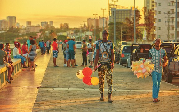 La storia di Joao Antonio Rego: l'inventore degli occhiali smart per ciechi, ha 24 anni e viene dal Mozambico
