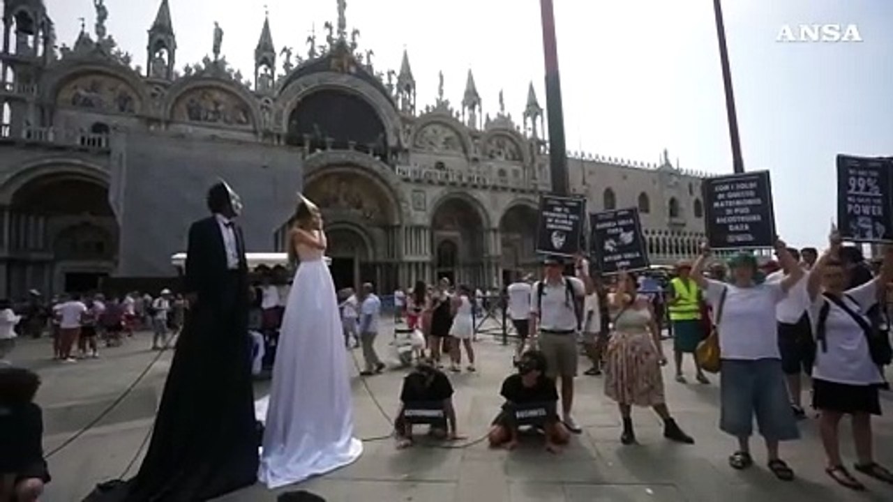 Nozze Bezos a Venezia, proteste e tensioni in piazza San Marco