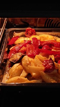 Baked potatoes with vegetables