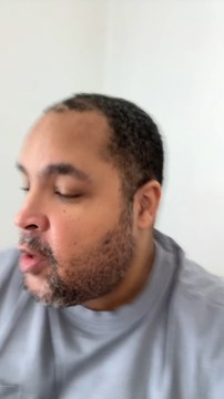 J’aime bien les burgers, mais je sais que pour moi c’est mieux les tomates 🤣 #humour #drole #parodie #comedie #acting