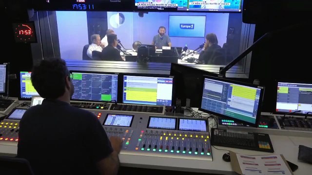 Regardez les adieux de Cyril Hanouna à Europe 1: Quasiment un an jour pour jour après son arrivée sur l'antenne, l'animateur a mis fin à son émission aujourd'hui, en direct et avec émotion