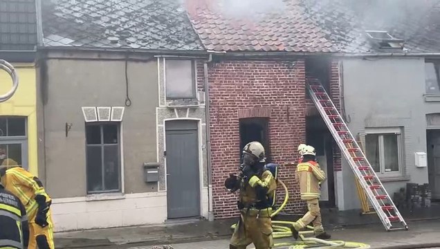 Une habitation de la rue de la Wallonie à Leuze-en-Hainaut ravagée par un incendie