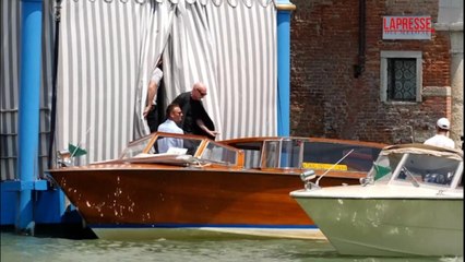 L'arrivo degli ospiti all'Aman Hotel di Venezia per le nozze di Jeff Bezos: c'è anche Domenico Dolce