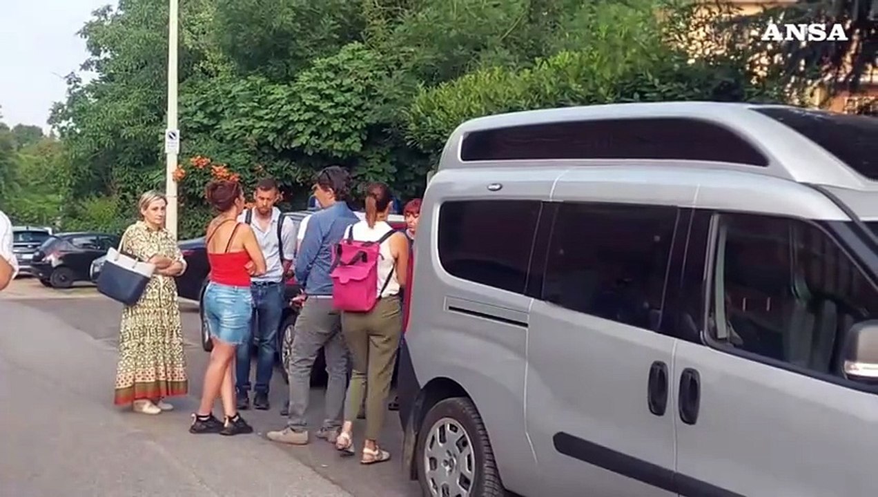 Donna trovata morta in casa nel Torinese, ipotesi femminicidio-suicidio