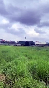 Faire du cerf-volant ç'est risqué quand tu pèses 30kg