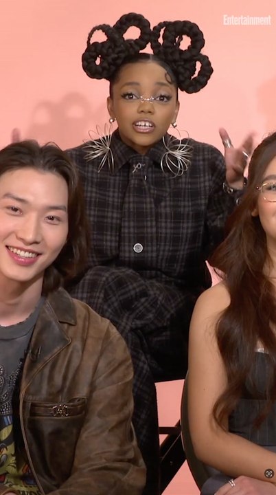 The 'XO Kitty' Cast Admires Kitty's Amazing Eyesight