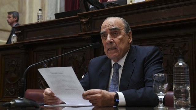 Momento de la comparecencia de Guillermo Francos en el Senado