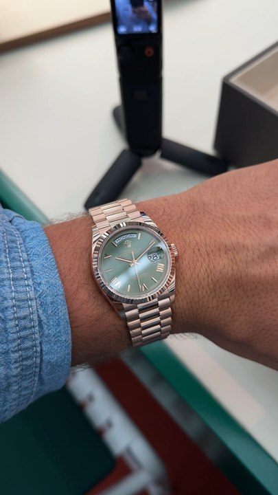 36 better than 40 ⁉️Oyster, 36 mm, or EveroseRéférence #128235 #rolex #rolexdaydate #rolexdaydate36 #daydate36green #horlogerie