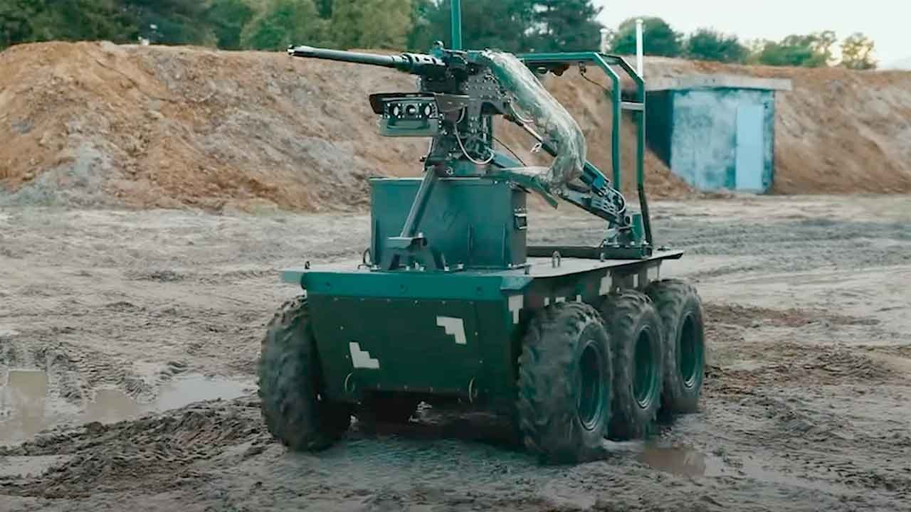 Video: Ukraina varustaa maadronin raskaalla konekiväärillä