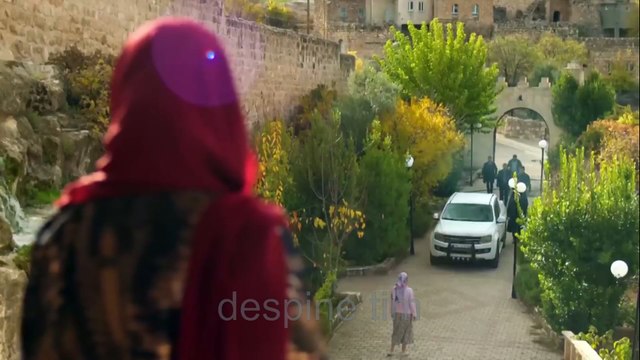 Daleki grad - 5. epizoda / Zar ćete samo vi da uništavate?