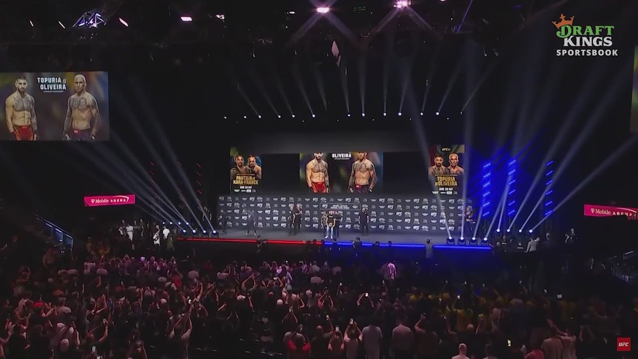 El cara a cara entre Ilia Topuria y Charles Oliveira previo al UFC 317