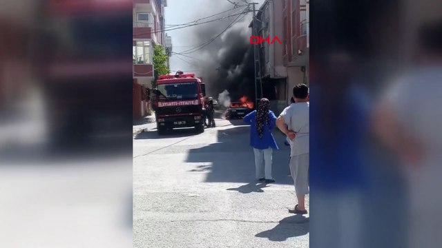 Arnavutköy'de park halindeki araç alev alev yandı