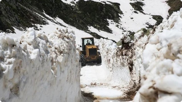 Türkiye'nin büyük bölümü kavrulurken Rize'de kar karınlığı 5 metreyi aştı!