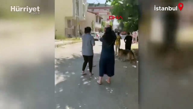 Arnavutköy'de park halindeki araç alev alev yandı; yangın bitişikteki binaya sıçradı
