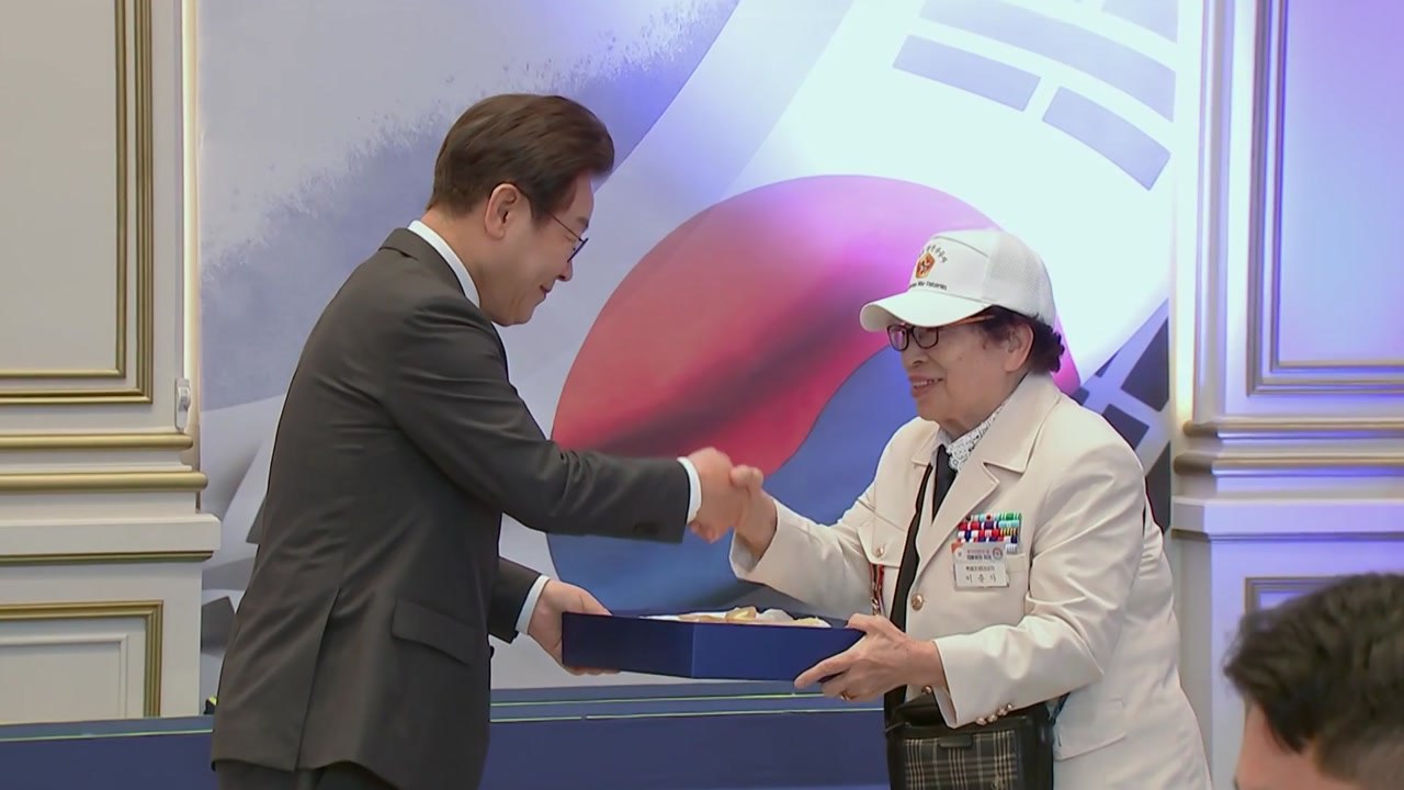 이 대통령, 국가유공자 초청 오찬...청와대 첫 행사 / YTN